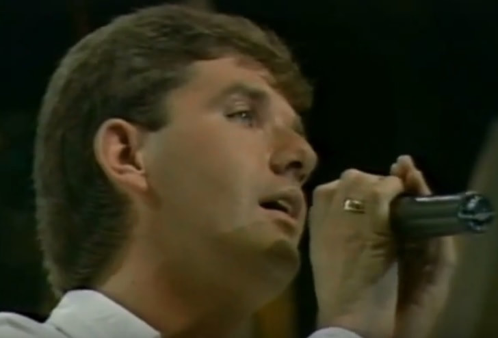 Daniel O'Donnell singing I Need You on stage